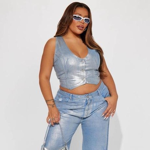 Fashion Nova Light Blue Denim Crop Top - Picture 3 of 8